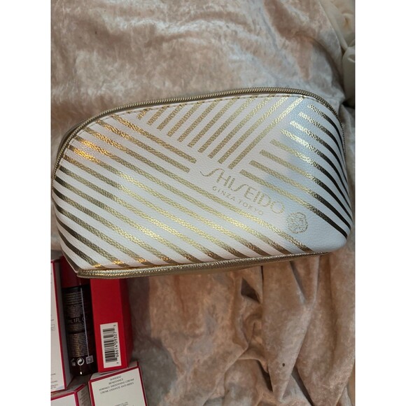 Shiseido skincare set of 5 plus bag - Picture 4 of 6